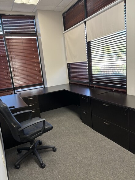 More Photos Of 20325 N 51st Ave, Glendale Office For Sale