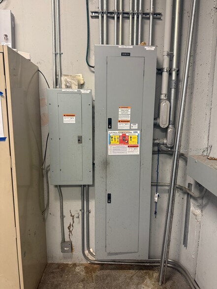 More Photos Of 5313 E Apache St, Tulsa Manufacturing For Lease