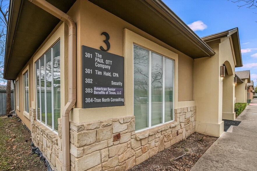More Photos Of 13284 Pond Springs Rd, Austin Office For Sale