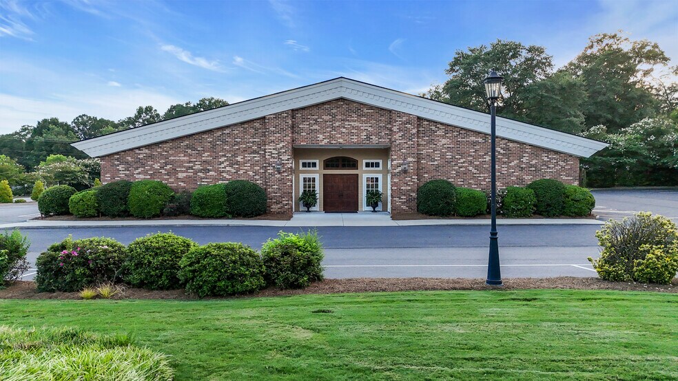 More Photos Of 313 N Main St, Simpsonville Freestanding For Sale