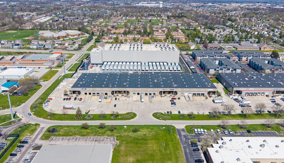 More Photos Of 640-700 Dearborn Park Ln, Worthington Warehouse For Lease