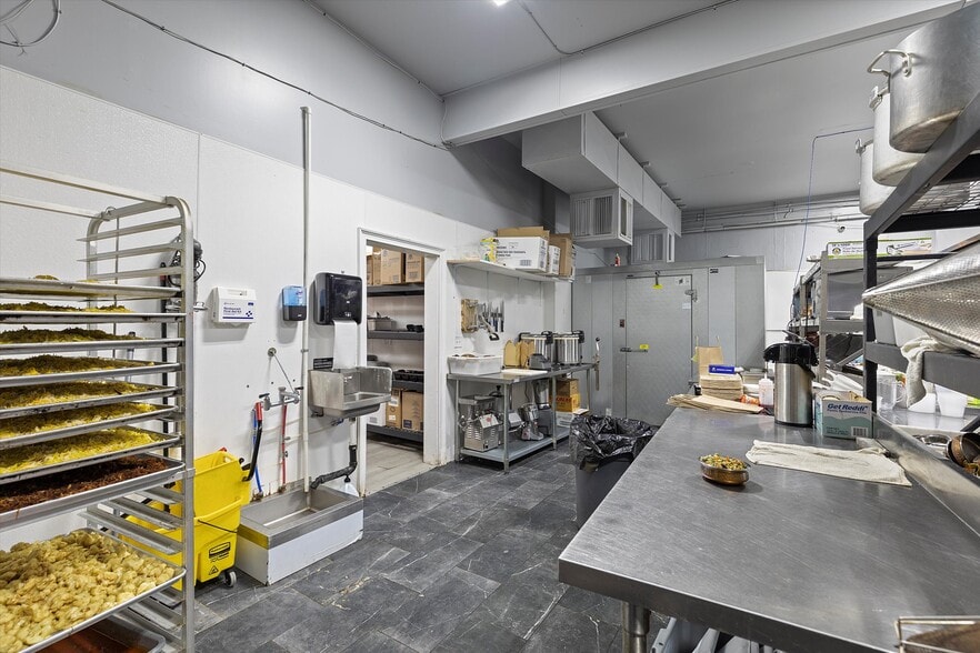 More Photos Of 1006 SW Coast Hwy, Newport Restaurant For Sale