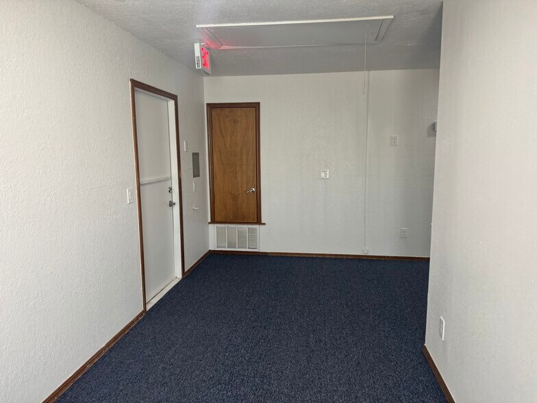 More Photos Of 221 N Service Rd, Moore Office For Lease