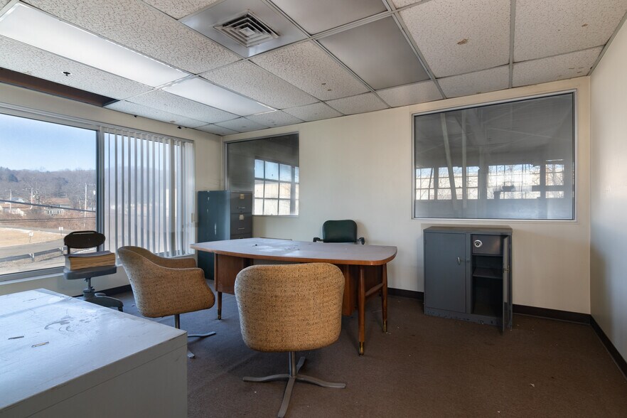 More Photos Of 299 Welton St, Hamden Warehouse For Lease