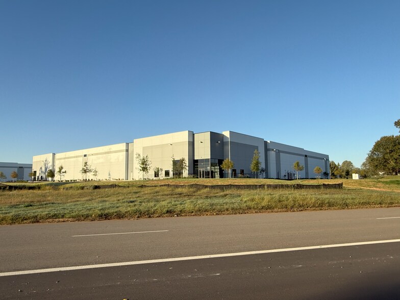 More Photos Of 120 Electronics Blvd SW, Huntsville Warehouse For Sale