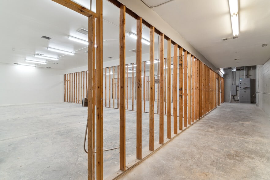 More Photos Of 14768 Calvert St, Van Nuys Warehouse For Sale