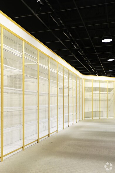 More Photos Of 5505-5688 S Harvey St, Muskegon Department Store For Lease