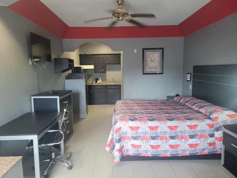 More Photos Of 9232 N Highway 146, Baytown Trailer Camper Park For Sale