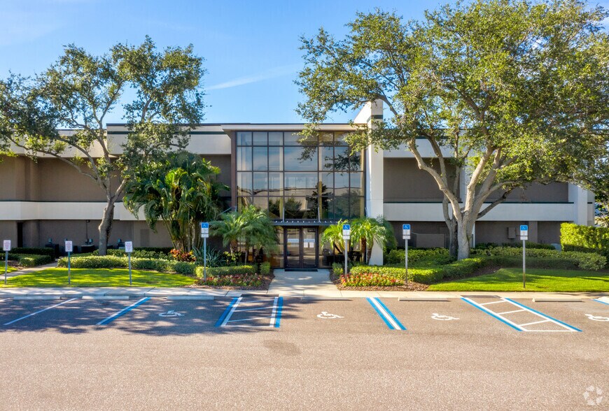 More Photos Of 8560 Ulmerton Rd, Largo Office For Lease