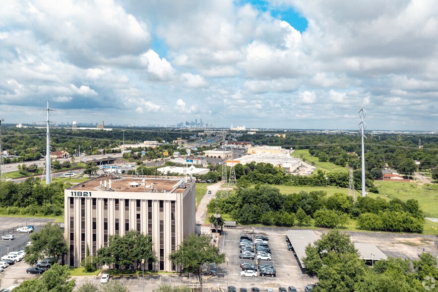 More Photos Of 11821 E I-10 Fwy, Houston Office For Lease