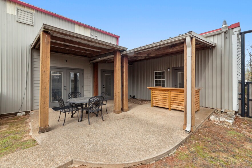 More Photos Of 3828 S College Ave, Bryan Office For Sale