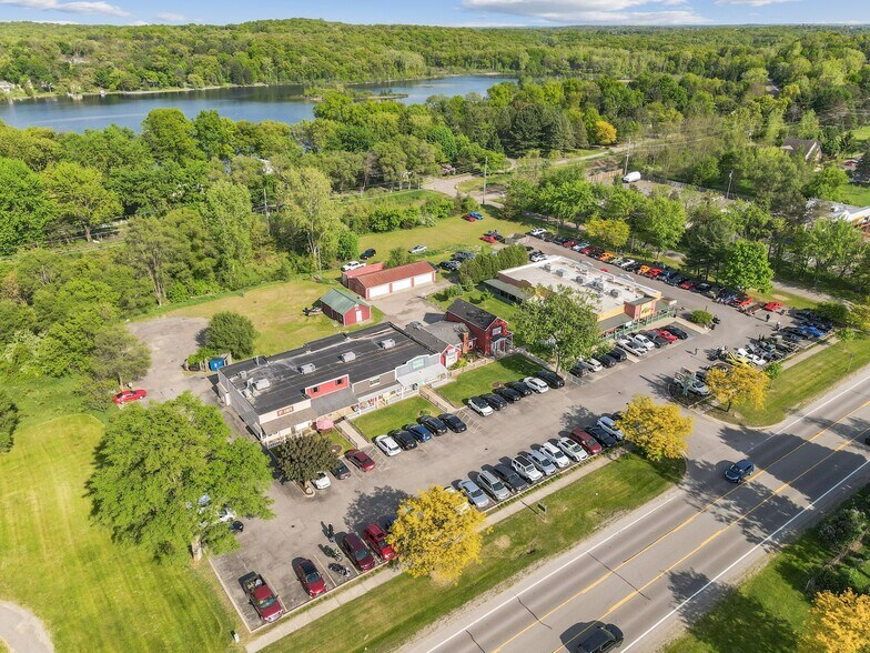 Primary Photo Of 1449 S Milford Rd, Highland Township Storefront Retail Residential For Lease