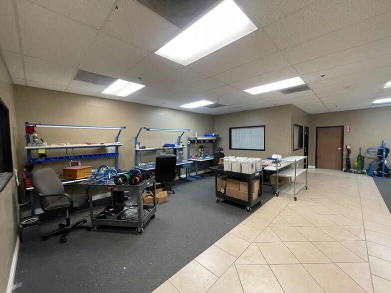 More Photos Of 42065 Zevo Dr, Temecula Warehouse For Sale