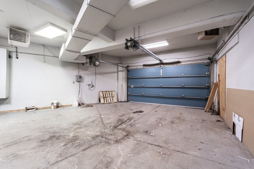 More Photos Of 13200 Boul Métropolitain E, Montréal Office For Sale