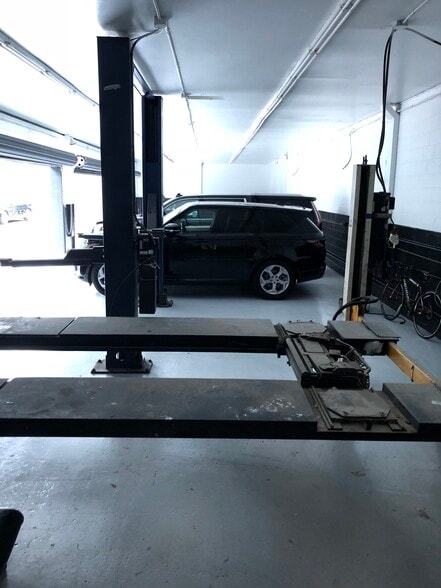 More Photos Of 2219 Colby Ave, Los Angeles Auto Repair For Sale