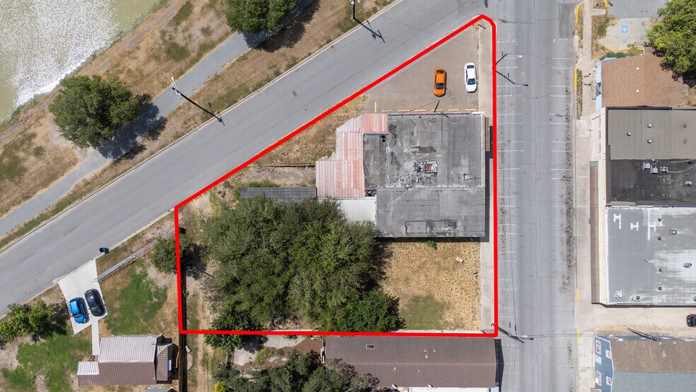 More Photos Of 375 W Robertson St, San Benito Light Manufacturing For Sale