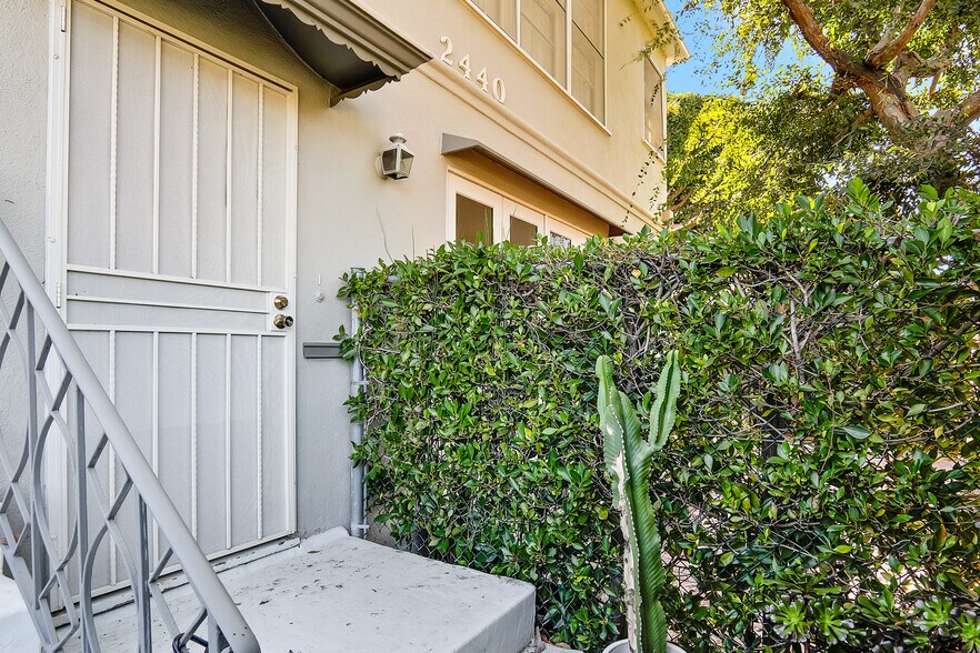 More Photos Of 2440 Arizona Ave, Santa Monica Apartments For Sale