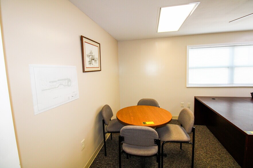 More Photos Of 7350 IL-111, South Roxana Specialty For Sale