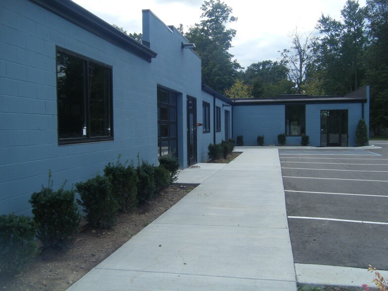 More Photos Of 8080 Grand St, Dexter Auto Repair For Sale