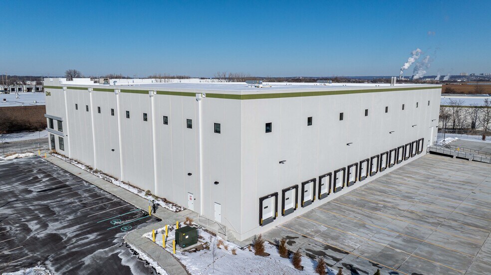 More Photos Of 245 Paterson Plank Rd, Carlstadt Distribution For Lease