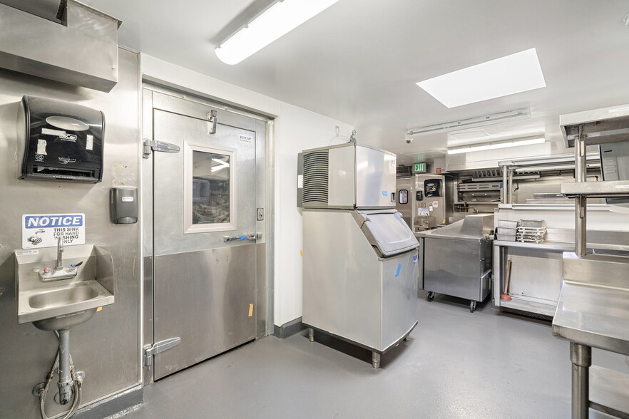 More Photos Of 450 S Coast Hwy, Laguna Beach Restaurant For Lease