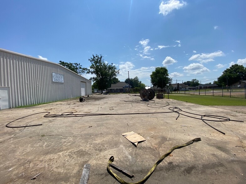 More Photos Of 1824 3rd Ave N, Columbus Light Manufacturing For Lease