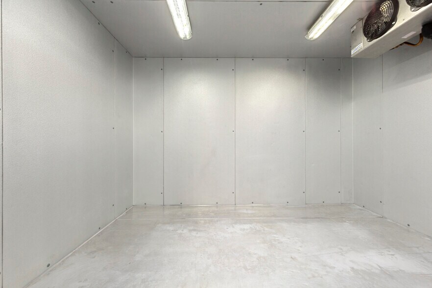 More Photos Of 101 W Lind St, Mankato Fast Food For Sale