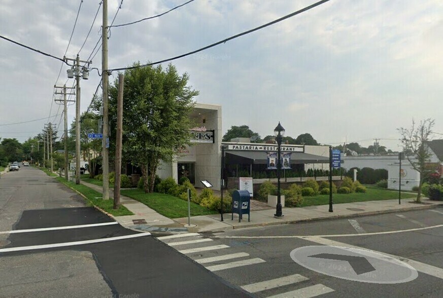 More Photos Of 300 E Main St, Riverhead Restaurant For Lease