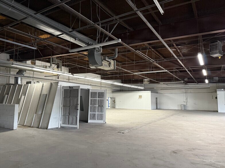 More Photos Of 2660 S Mendenhall Rd, Memphis Auto Repair For Lease