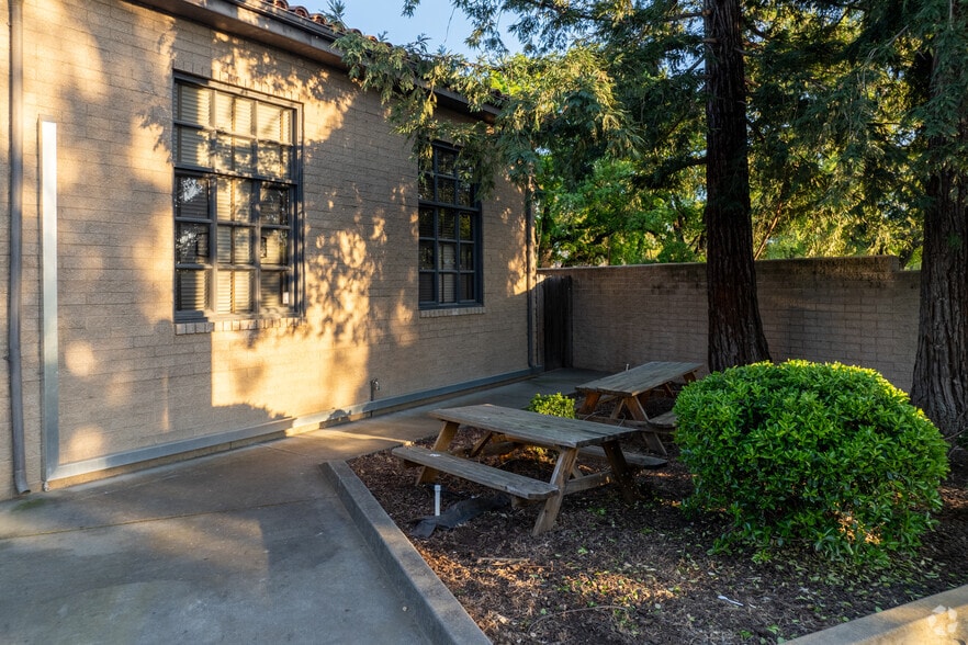 More Photos Of 1100 W Chiles Rd, Davis Light Manufacturing For Sale