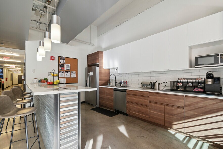 More Photos Of 1619 Walnut St, Philadelphia Office For Lease