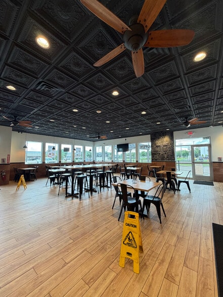 More Photos Of 4019 Red Bluff Rd, Pasadena Restaurant For Lease
