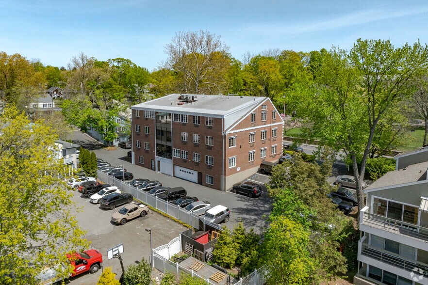 More Photos Of 225 Main St, Westport Medical For Lease