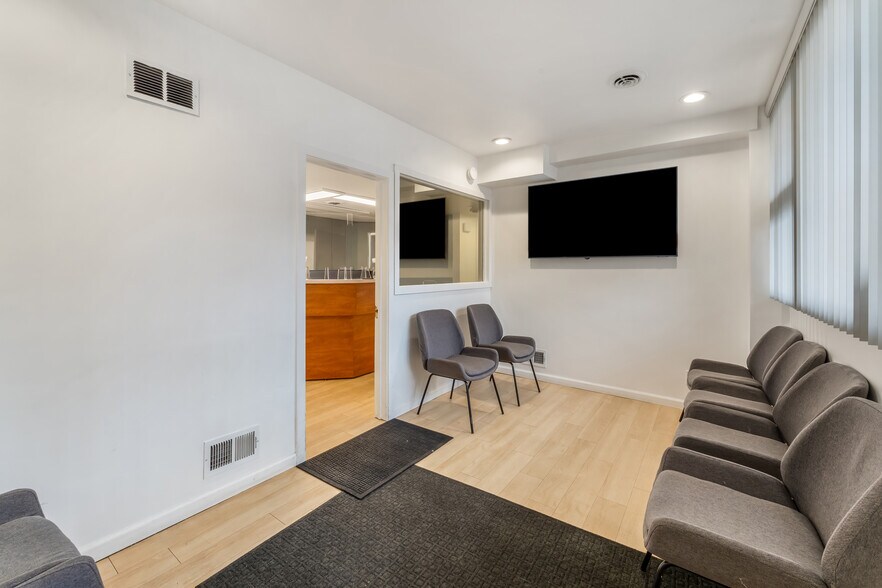 More Photos Of 22 Glenwood Ave, Jersey City Office Residential For Lease