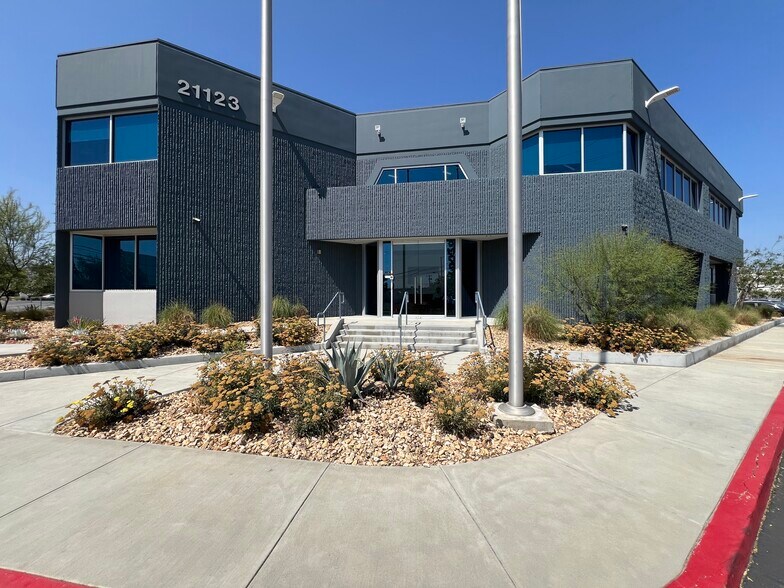 More Photos Of 21123 Nordhoff St, Chatsworth Warehouse For Lease