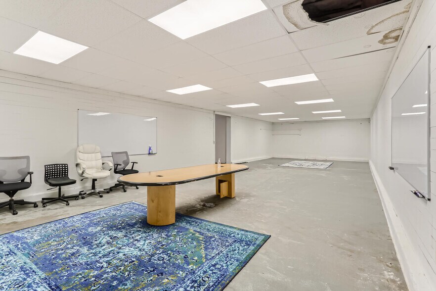 More Photos Of 81 NE Columbia Blvd, Portland Industrial For Sale