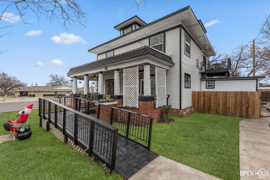 More Photos Of 405 W Gilbert St, Henrietta Hospitality For Sale