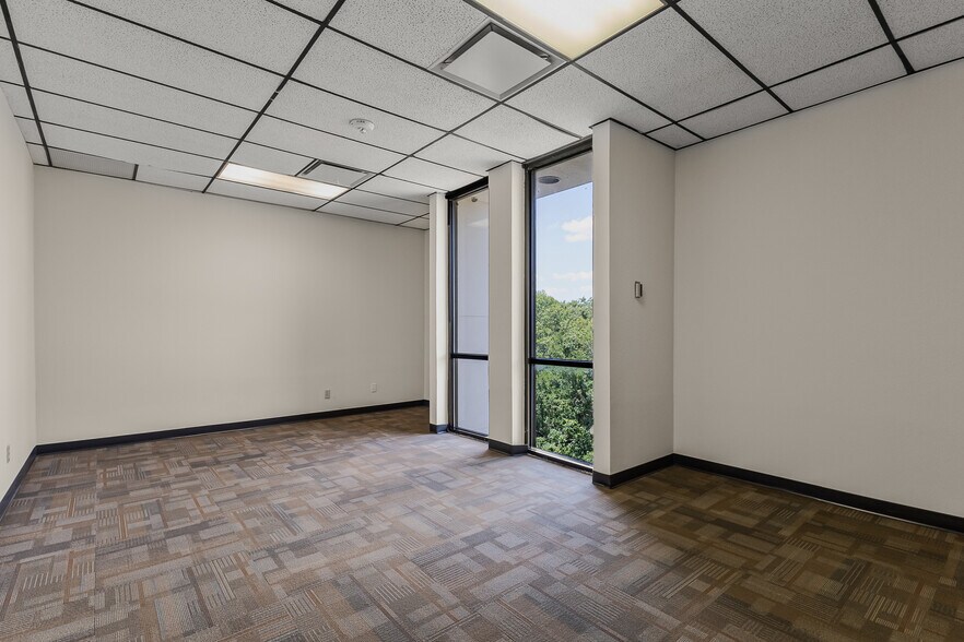 More Photos Of 6900 Anderson Blvd, Fort Worth Office For Sale