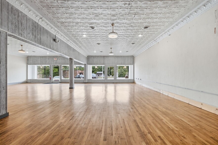 More Photos Of 1029 Park St, Westmoreland Storefront Retail Office For Sale