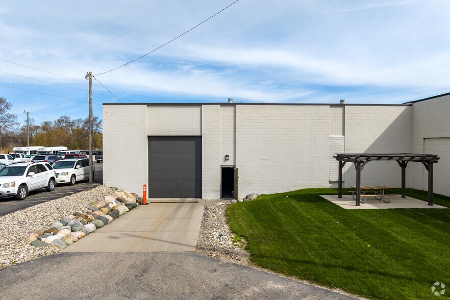 More Photos Of 27733 Groesbeck Hwy, Roseville Warehouse For Sale