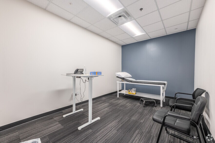 More Photos Of 9920 Franklin Square Dr, Nottingham Medical For Lease