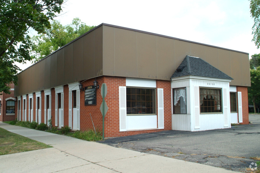 Primary Photo Of 20136 Mack Ave, Grosse Pointe Woods Medical For Lease