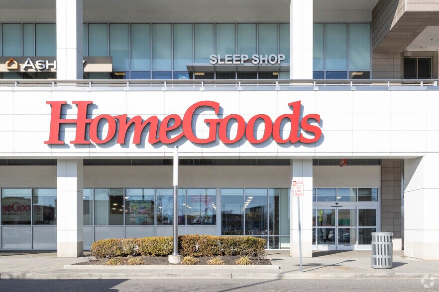 More Photos Of 750 W Sunrise Hwy, Valley Stream General Retail For Lease