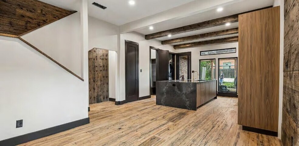 More Photos Of 3414 Asbury St, Dallas Specialty For Sale