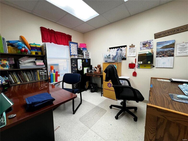 More Photos Of 19788 Sackett Ln, Waynesville Office For Sale