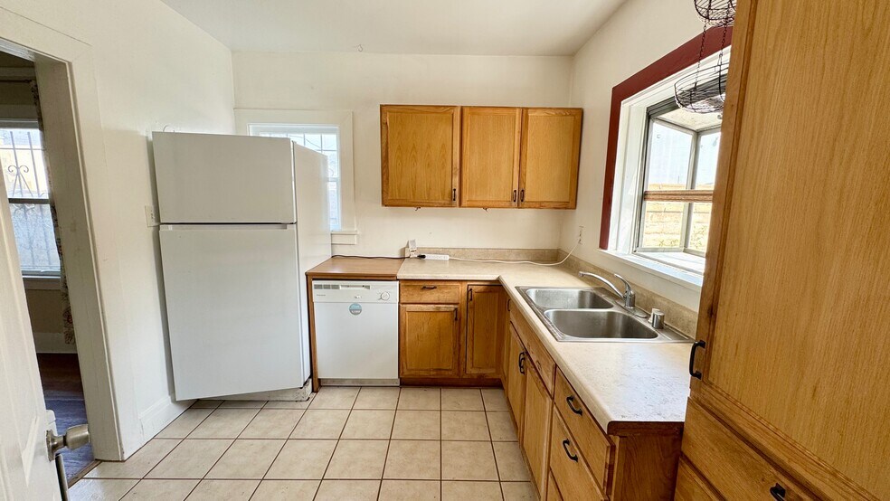 More Photos Of 316 S Coronado St, Los Angeles Apartments For Sale