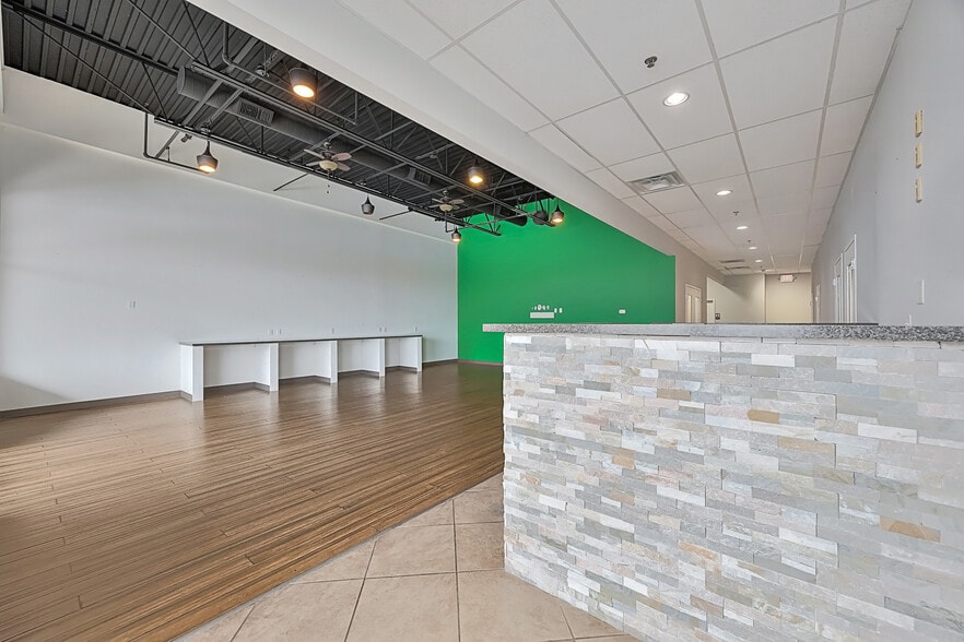 More Photos Of 1035 Vandercar Dr, Florence General Retail For Lease