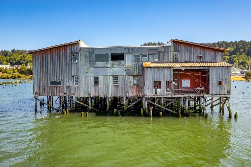 More Photos Of 100 31st St, Astoria Warehouse For Sale