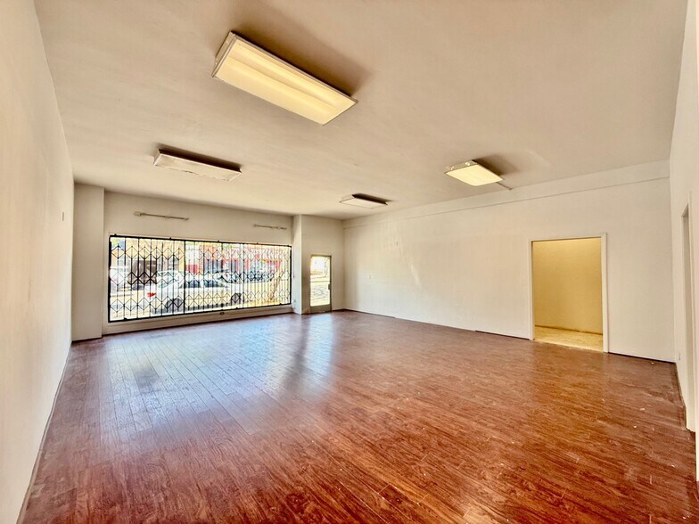 More Photos Of 1429-1433 Garnet Ave, San Diego Storefront For Lease