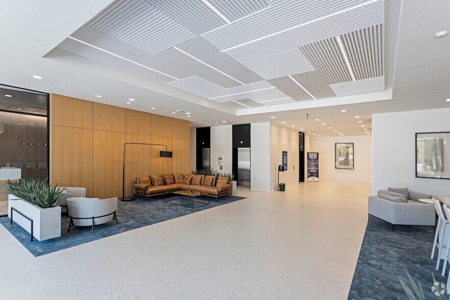More Photos Of 5355 Mira Sorrento Pl, San Diego Office For Lease
